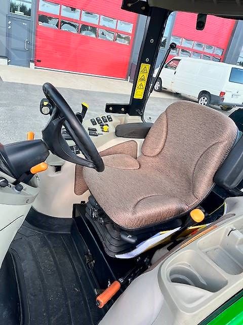 John Deere 3720 / Etukuormaaja 320 R ,Kauha