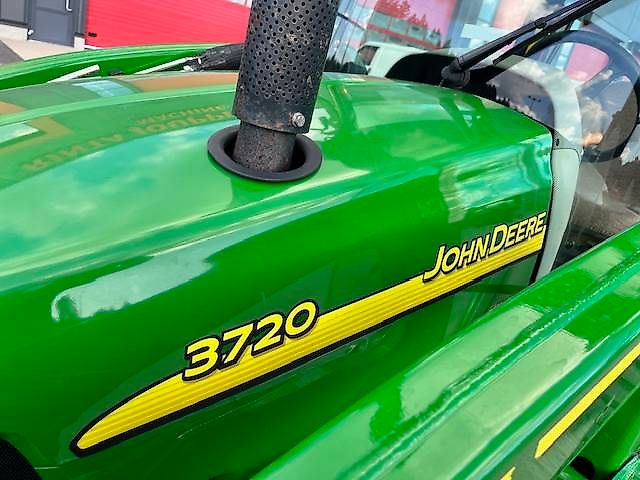John Deere 3720 / Etukuormaaja 320 R ,Kauha