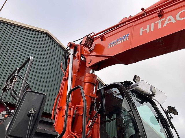 Hitachi ZX140W-6