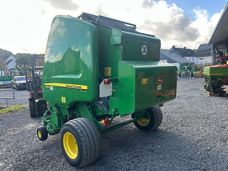 John Deere 854